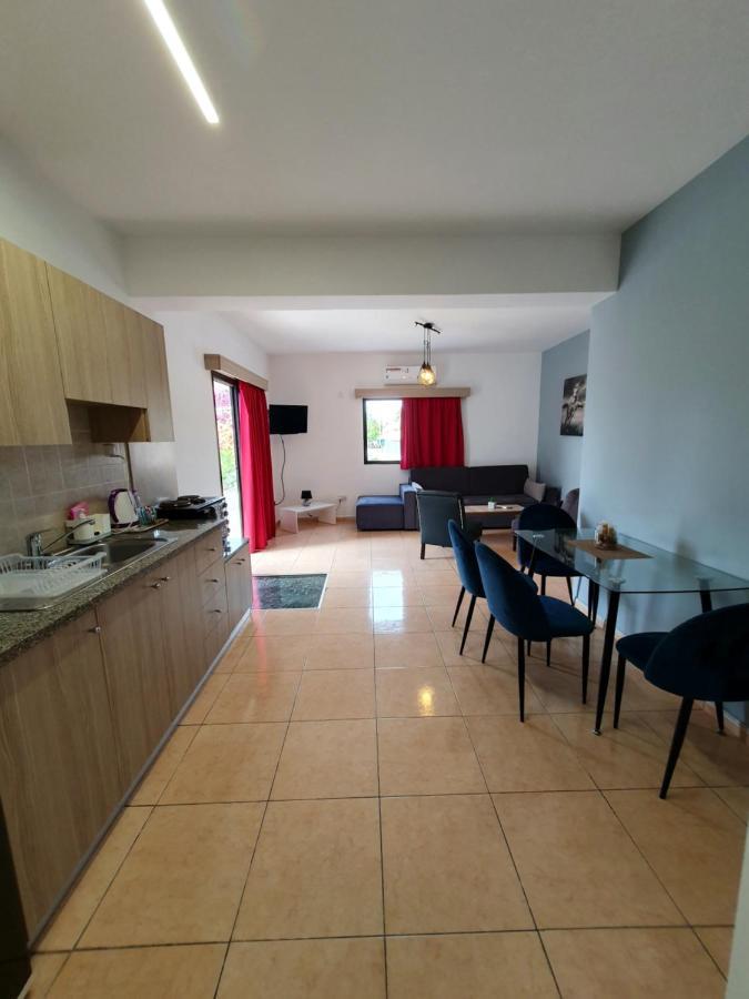 Valentina Apartments Paphos Room photo